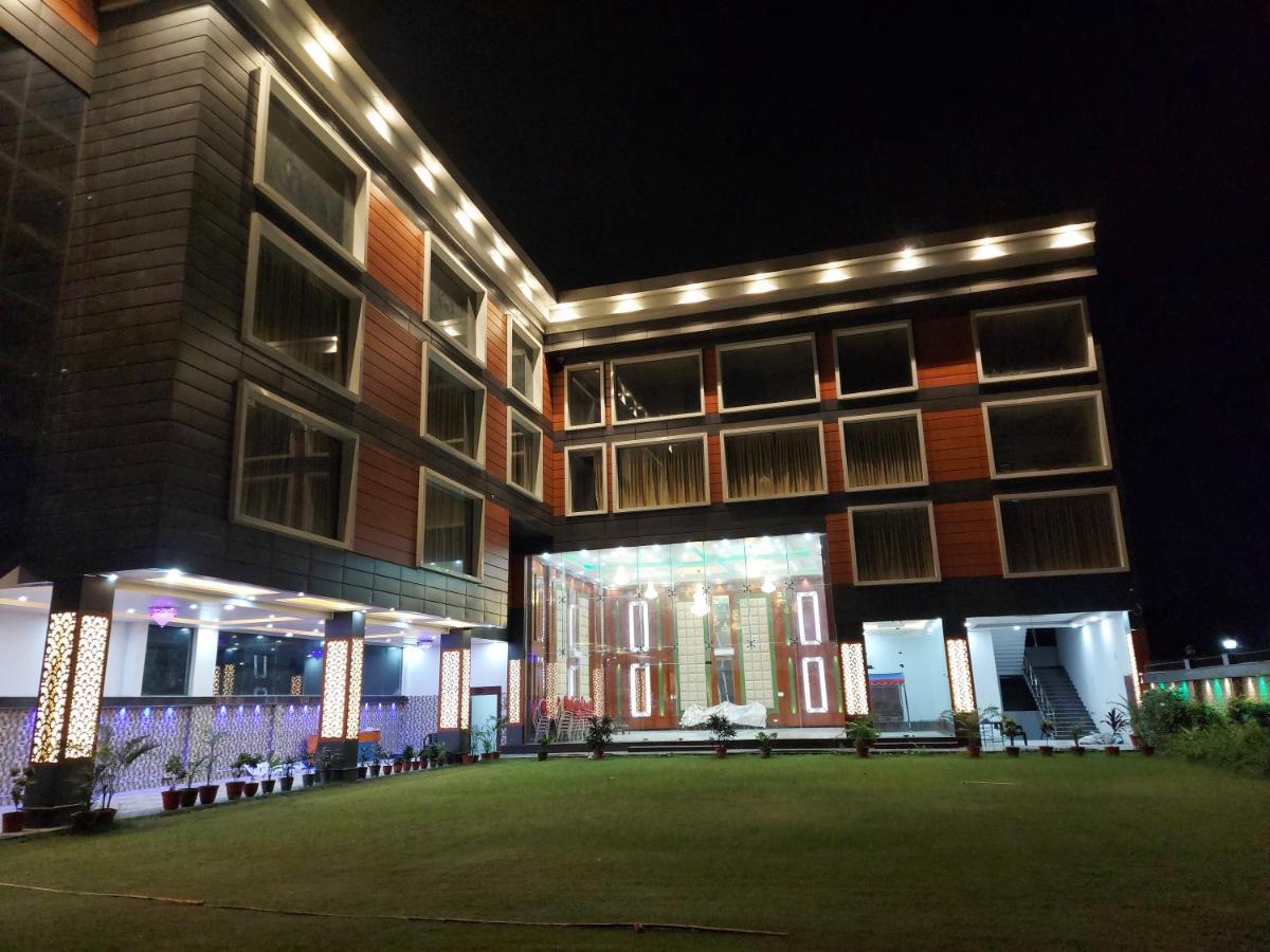 Hotel Ss Grand Lucknow Bagian luar foto