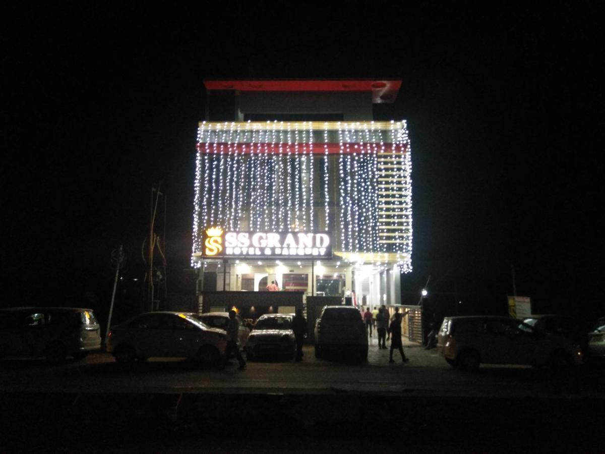 Hotel Ss Grand Lucknow Bagian luar foto